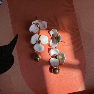 Flower bar drop earrings